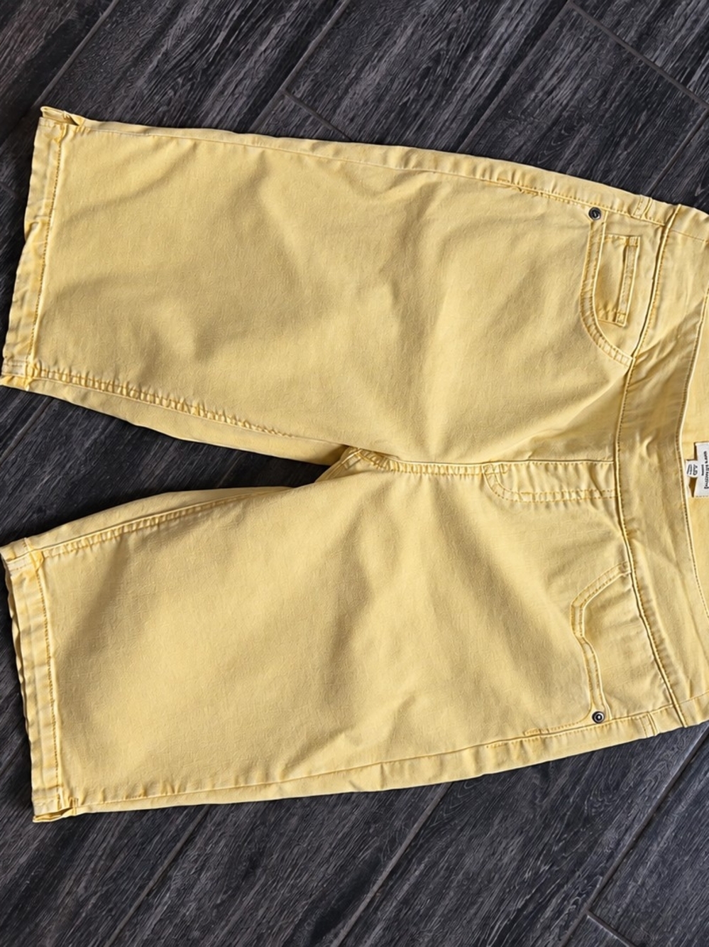 Westbound Petites Women’s Yellow Bermuda Shorts Size 12P Stretch Mid Rise